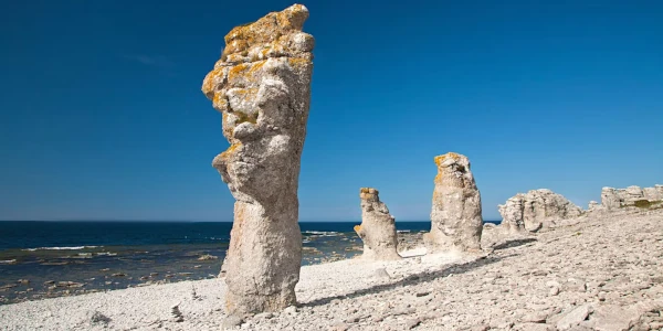 Image of three stone pillars representing the three pillars of supply chain, Strategic Sourcing, Commodity & Category Management, Global Sourcing, and Supply Chain Management